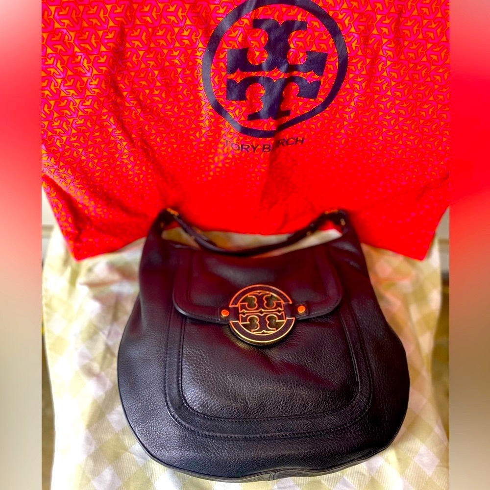 Authentic Tory Burch Amanda hobo black leather bag